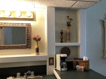 Hotel A Victory Inn & Suites- Muskegon