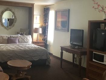 Hotel A Victory Inn & Suites- Muskegon