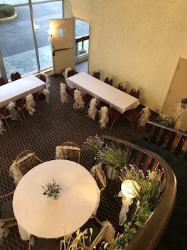 Hotel A Victory Inn & Suites- Muskegon