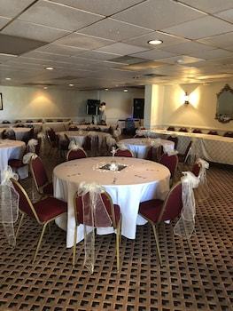 Hotel A Victory Inn & Suites- Muskegon