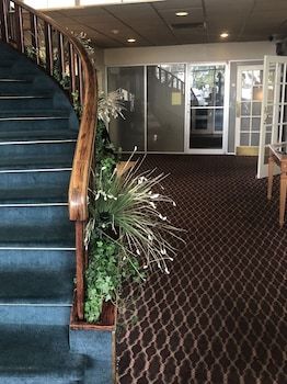 Hotel A Victory Inn & Suites- Muskegon