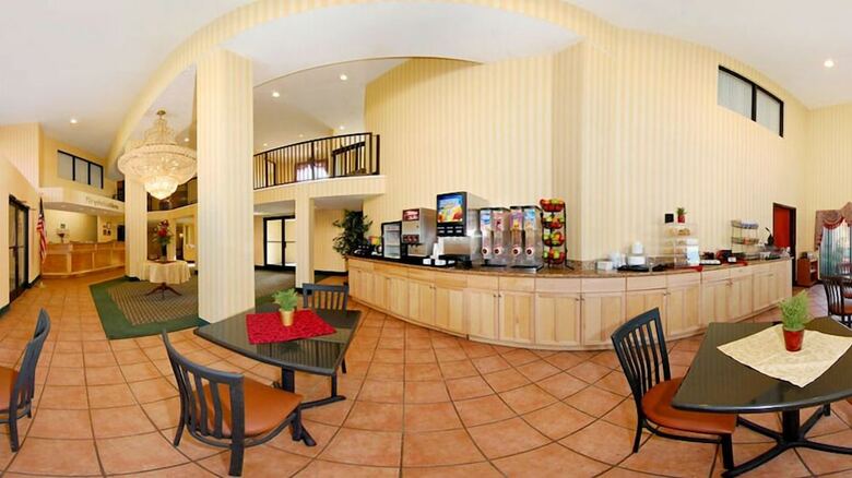 Hotel Quality Inn And Suites