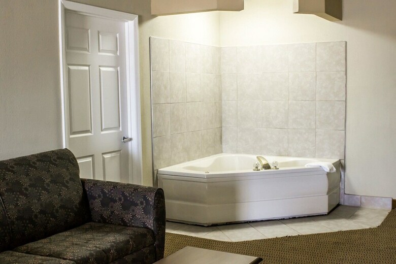 Hotel Quality Inn And Suites