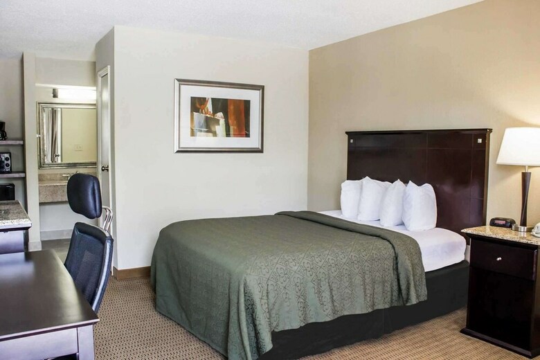 Hotel Quality Inn And Suites
