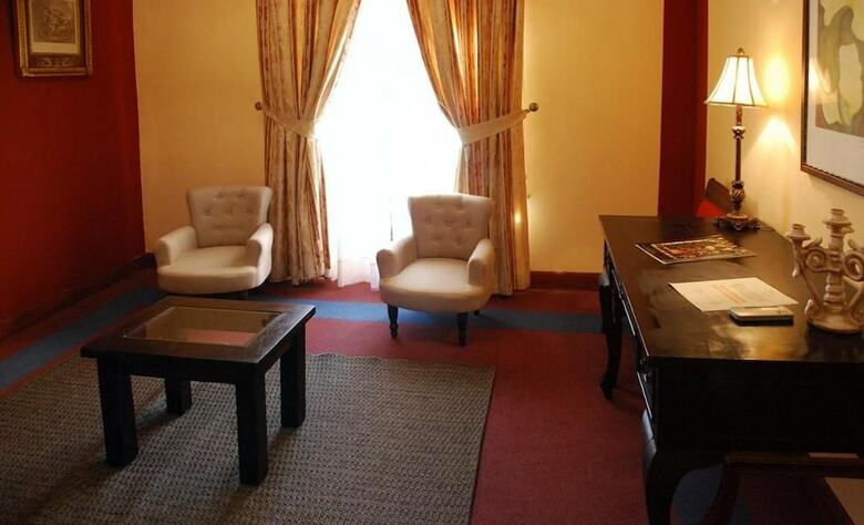 Hotel Alvar Fa�ez