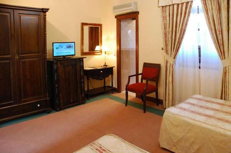Hotel Alvar Fa�ez