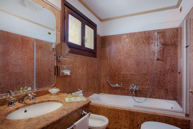 Hotel NH Venezia Santa Lucia