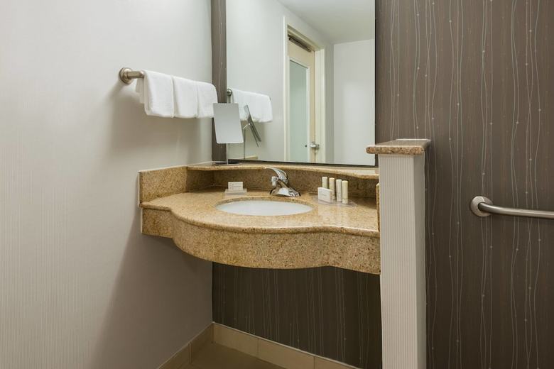Hotel Courtyard By Marriott Providence Lincoln