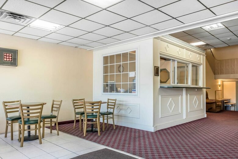 Hotel Econo Lodge Airport