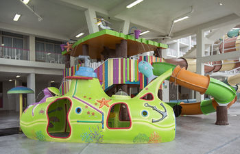 Hotel Crown Reef Resort