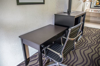 Hotel Quality Inn And Suites