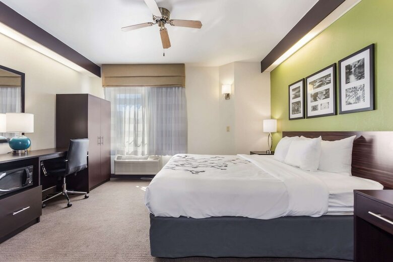 Hotel Sleep Inn At Harbour View