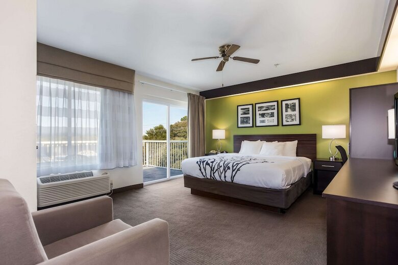 Hotel Sleep Inn At Harbour View