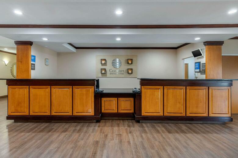 Hotel Comfort Inn & Suites