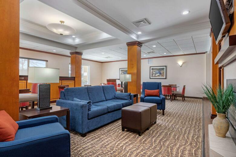 Hotel Comfort Inn & Suites