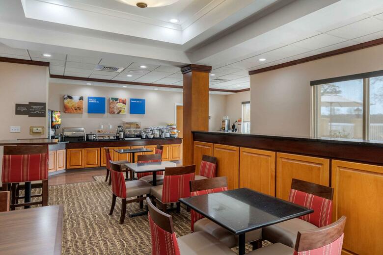 Hotel Comfort Inn & Suites