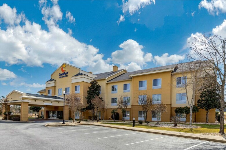 Hotel Comfort Inn & Suites