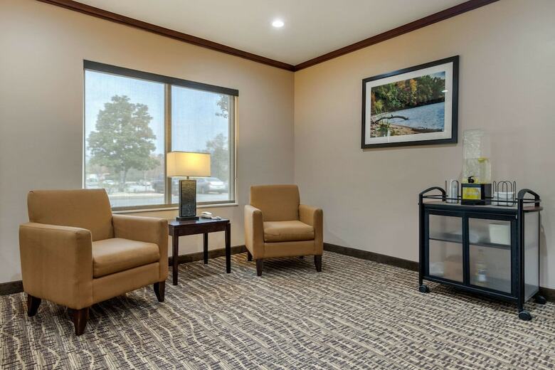 Hotel Comfort Inn & Suites