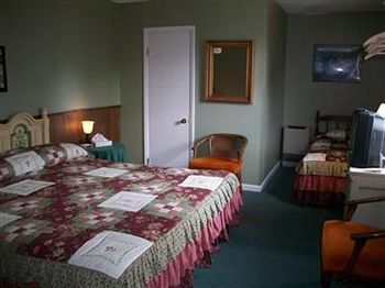 Hostal Swiss Inn & Restaurant