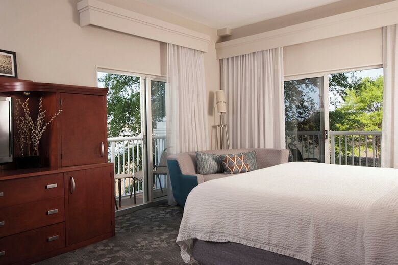 Hotel Courtyard Charleston Waterfront By Marriott