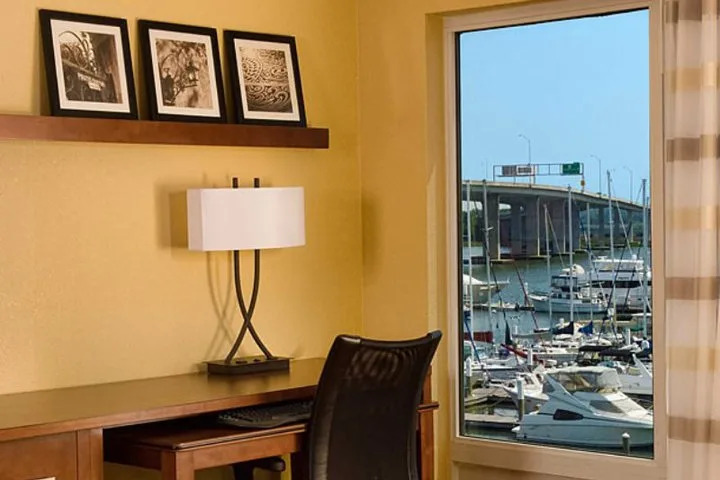 Hotel Courtyard Charleston Waterfront By Marriott