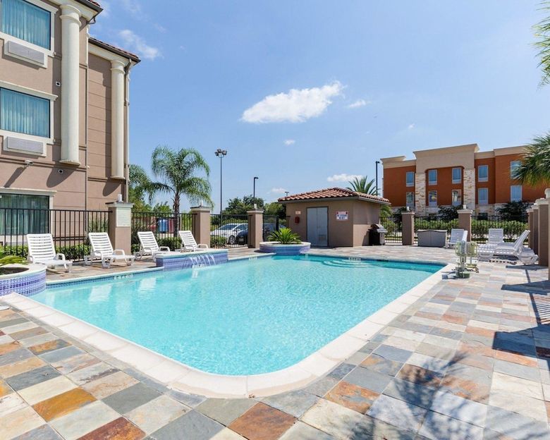 Hotel Comfort Inn And Suites Winnie