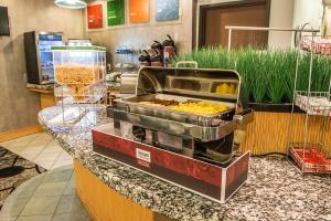 Hotel Comfort Suites Monroeville