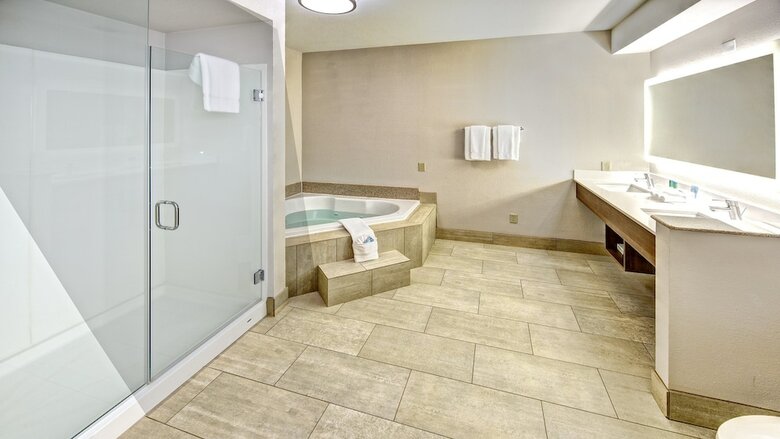 Holiday Inn Express Hotel & Suites Corsicana