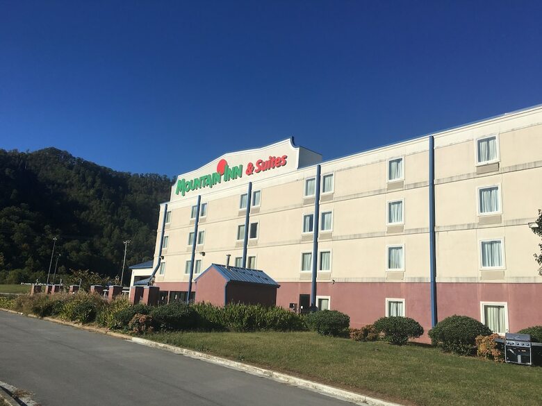 Hotel Mountain Inn & Suites