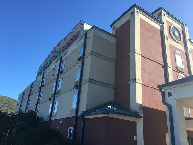 Hotel Mountain Inn & Suites