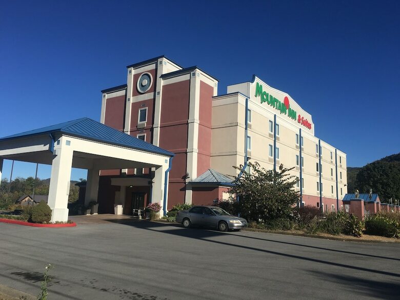Hotel Mountain Inn & Suites