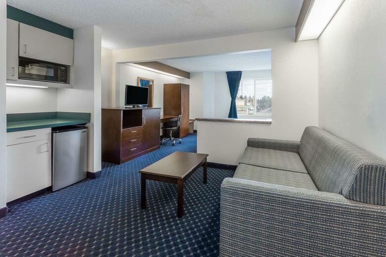 Hotel Howard Johnson Inn And Suites By Vancouver Mall