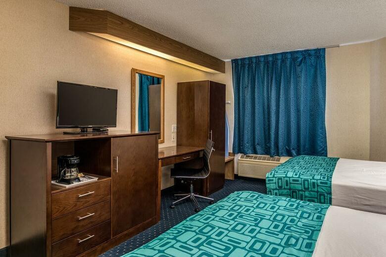 Hotel Howard Johnson Inn And Suites By Vancouver Mall