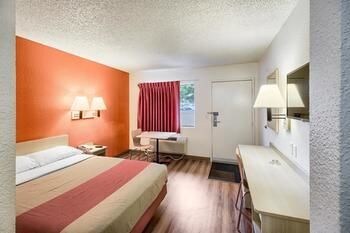 Motel 6 Everett South