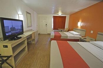 Motel 6 Everett South
