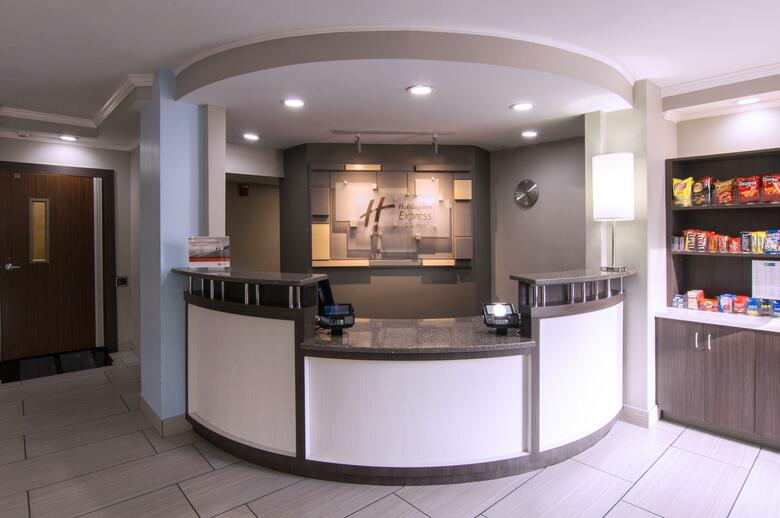 Holiday Inn Express Hotel & Suites Spence Lane