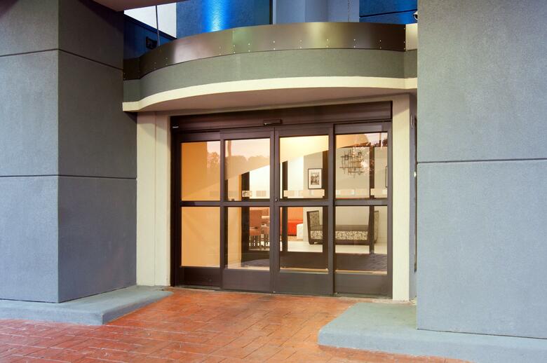 Holiday Inn Express Hotel & Suites Spence Lane