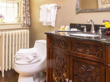 Bed & Breakfast Hillbrook Inn