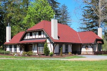 Bed & Breakfast Hillbrook Inn