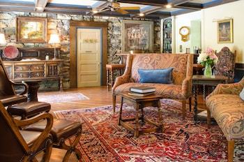 Bed & Breakfast Hillbrook Inn