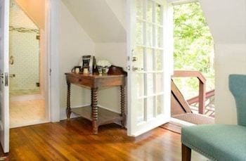 Bed & Breakfast Hillbrook Inn