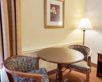 Hotel Econo Lodge North