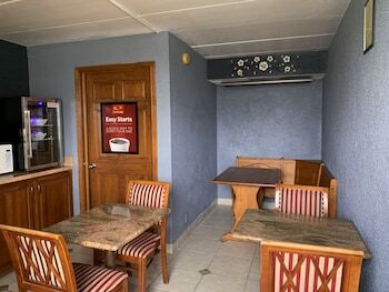 Hotel Econo Lodge North