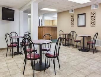 Hotel Super 8 Tomah Wisconsin