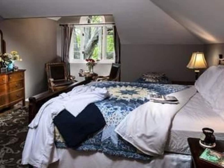 White Oak Manor Bed & Breakfast