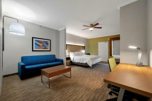 Holiday Inn Express Hotel & Suites Lufkin South