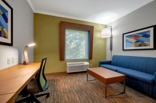 Holiday Inn Express Hotel & Suites Lufkin South