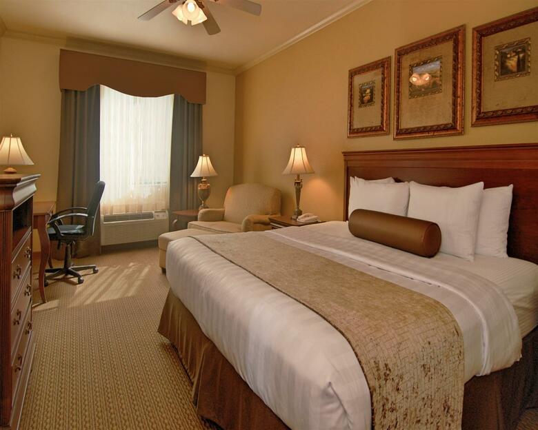 Hotel Best Western Plus Crown Colony Inn & Suites