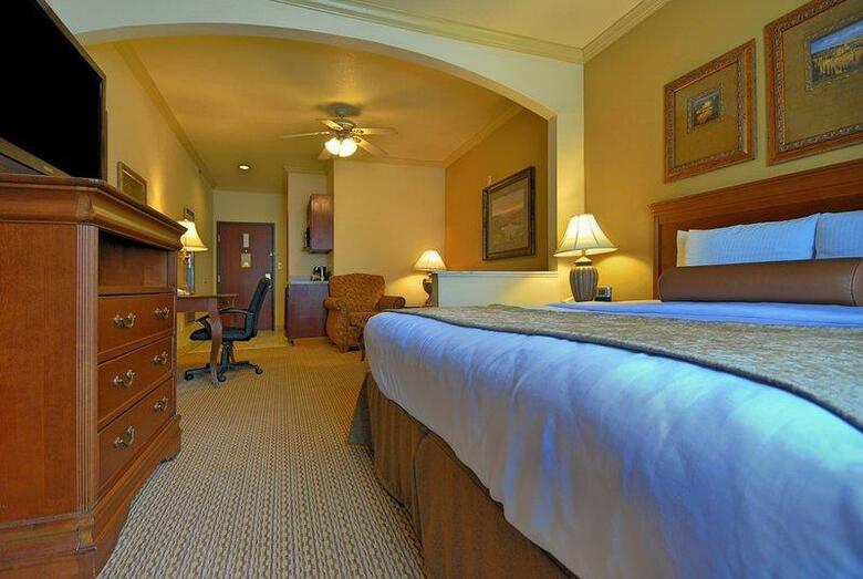 Hotel Best Western Plus Crown Colony Inn & Suites