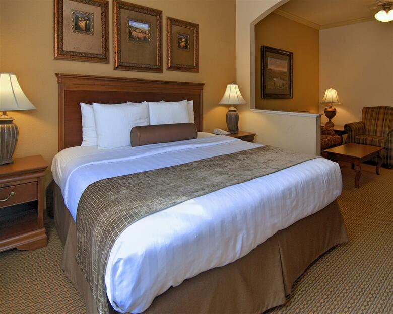 Hotel Best Western Plus Crown Colony Inn & Suites